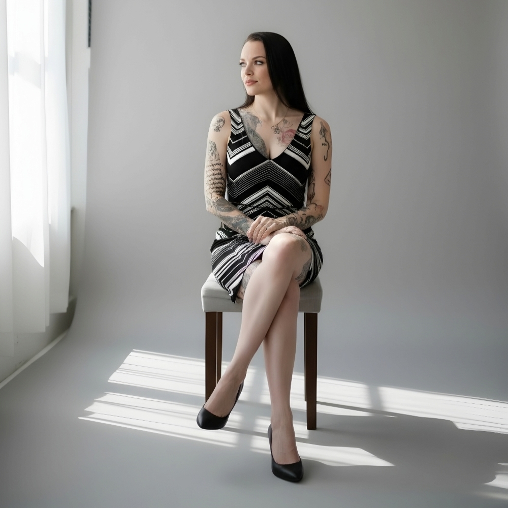 Jodi Kristopher ✦ Mini Dress ✦ Black White Retro Zigzag Plunge Side Slit Fitted - Picture 4 of 8